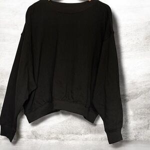 NWT UNIVERSAL THREADS WOMAN BLACK PULLOVER CROPPED SWEATSHIRT SIZE XXL